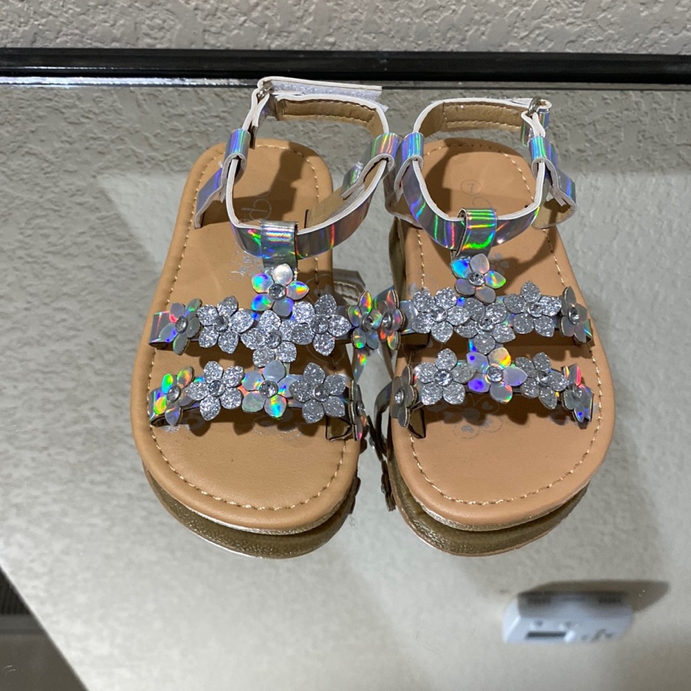 NWOT- Toddler Silver Sandals. 🌺 2 for $10 or 3 for $15